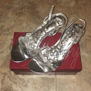 Delicacy dress shoes. Size 81/2.